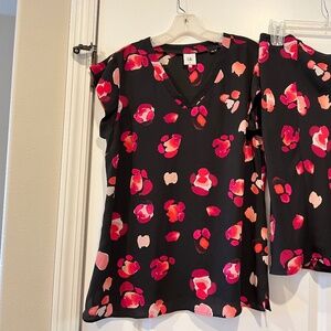 CAbi V neck top womens size M, pink design on black background